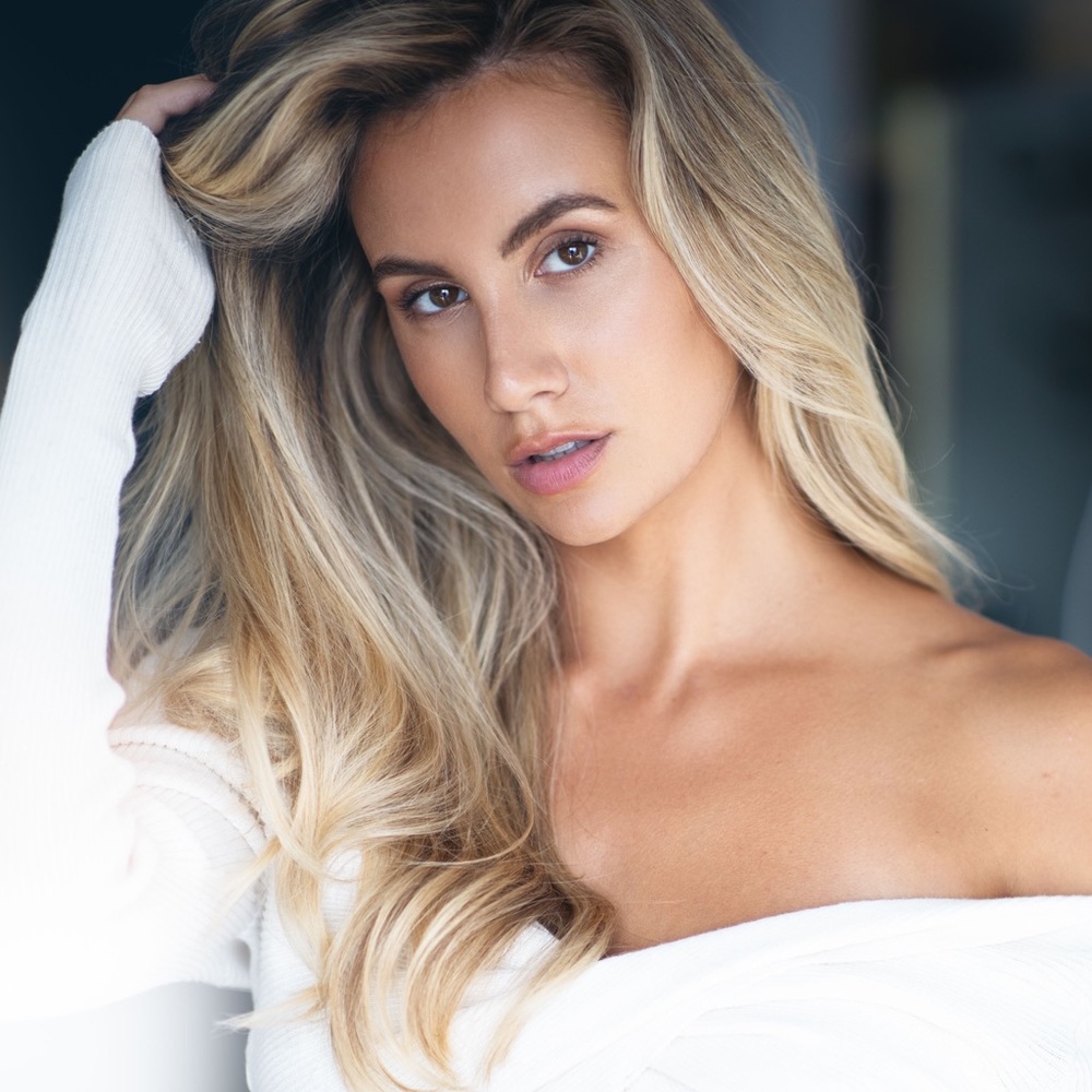 Meet your Posher, Cassandra